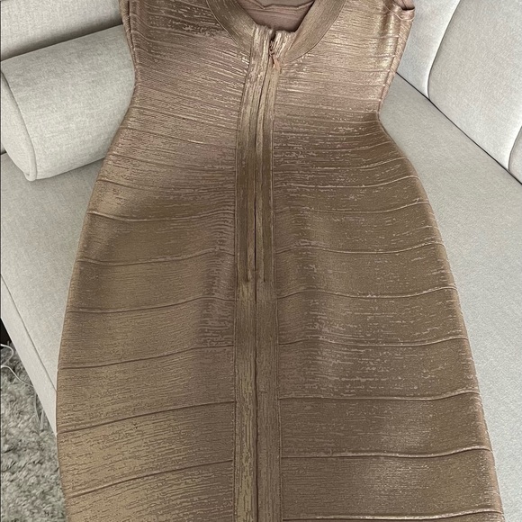 Herve Leger cocktail dress, only wore once and in Excellent condition …💕💕 - Picture 2 of 3